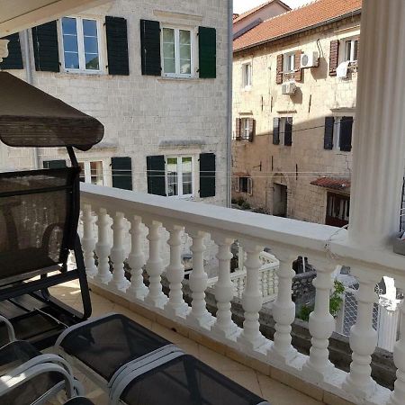 Apartments Sovran Vila Marija Prcanj Exterior photo